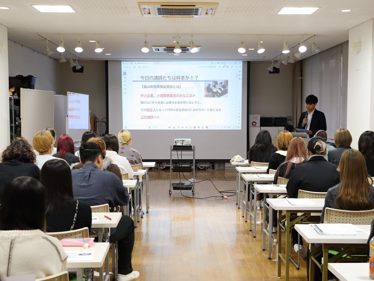 学生向け創業セミナーを行いました