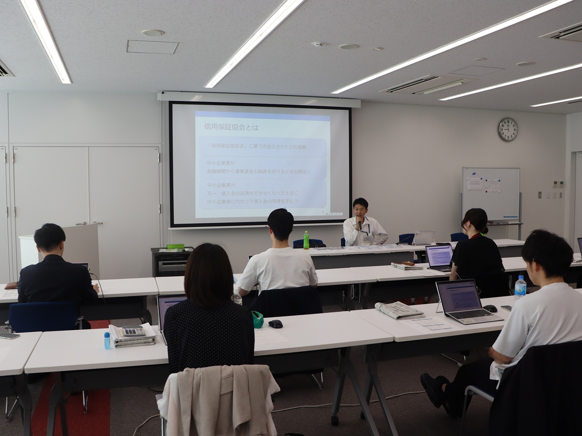 金融機関の若手行員向け研修会に講師として参加しました